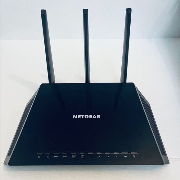 Netgear Nighthawk AC1750 Smart WiFi Router - Picture 2 of 7